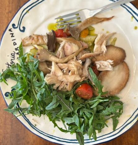 Often, eating well means being okay with just throwing some things together and rolling with it. This lunch is simply a fistful of arugula, with leftover roast chicken, mushrooms, cherry tomatoes, and pickled banana peppers. The ingredients bring the flavor and some olive oil and salt to tie it together. Learn to cook from the hip with RDN Jessica B. Gebhart. Book a consult today.